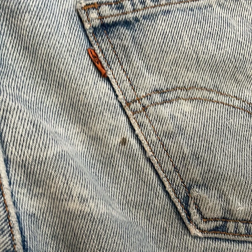 Ripped Levi shorts - Picture 5 of 5